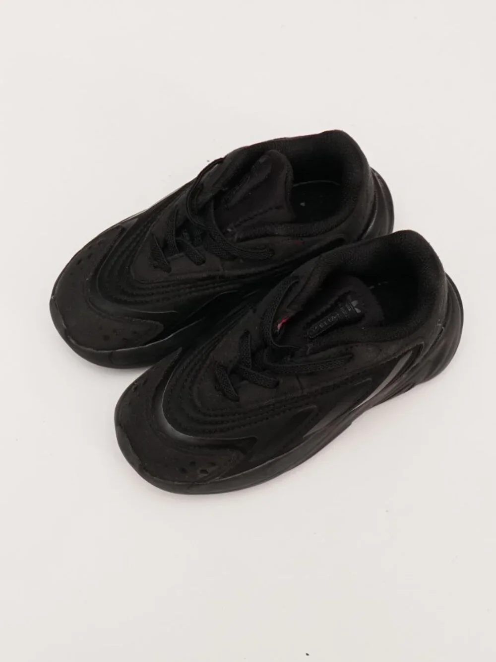 Adidas Ozelia shoes - size US 9k